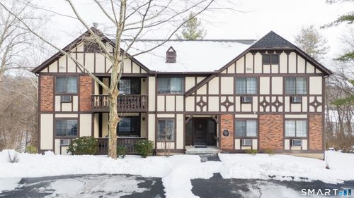 1-1 Essex Ct, Brookfield, CT, 06804-2716 | Card Image