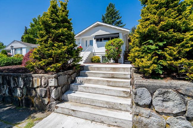 1061 Seventh Avenue, House other with 4 bedrooms, 2 bathrooms and 2 parking in New Westminster BC | Image 2