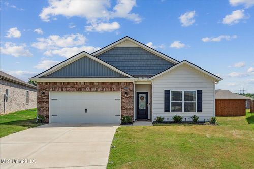 8833 Ruth Ann Cove, Southaven, MS, 38671 | Card Image