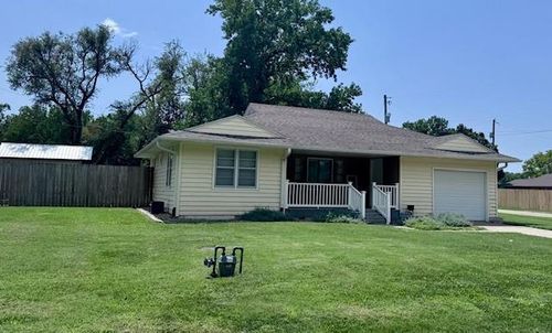 1103 Signor St, Humboldt, KS, 66748-1173 | Card Image