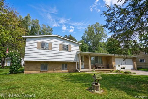5040 Cedardale Ln, Flushing, MI, 48433-1073 | Card Image