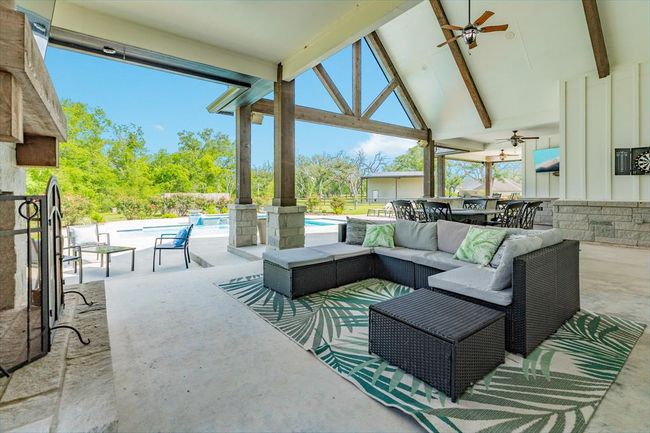 337 Thousand Oaks Dr, House other with 4 bedrooms, 3 bathrooms and 3 parking in Angleton TX | Image 19