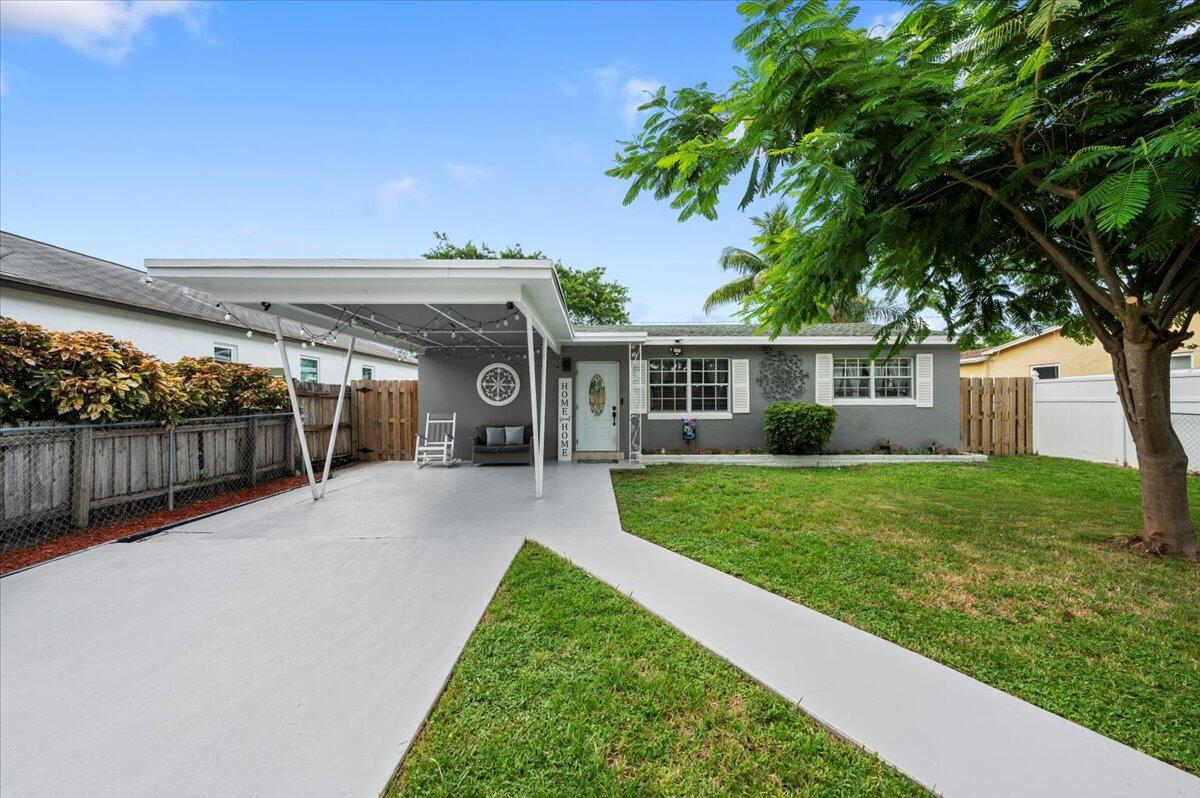 Charles St, West Palm Beach, FL 33401