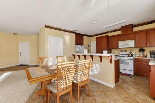 110 Aruba Cir, Sacramento, CA, 95823-5984 | Card Image