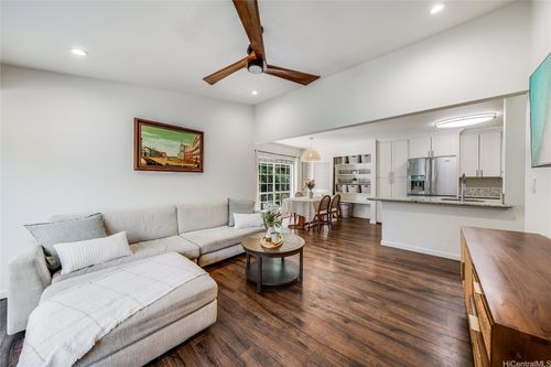 26u-585 Mananai Pl, Honolulu, HI, 96818-5320 | Card Image