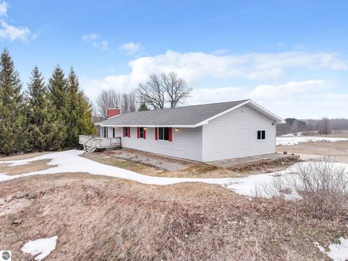 3800 N 13 Rd, Mesick, MI, 49668-9365 | Card Image