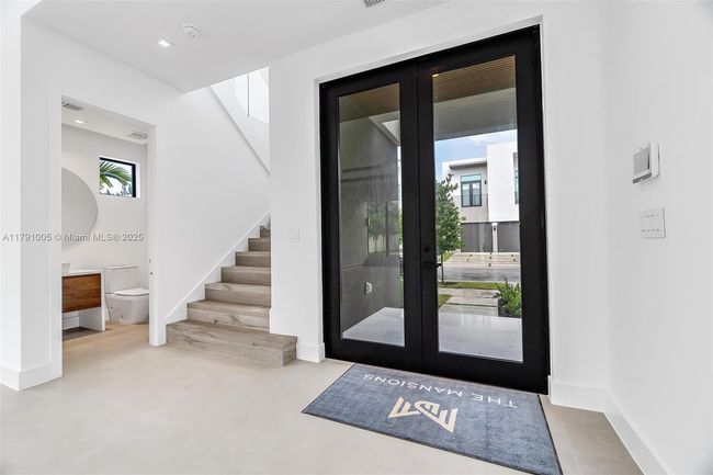 6818 - 6818 Nw 104 Th Ct, House other with 4 bedrooms, 5 bathrooms and null parking in Doral FL | Image 6