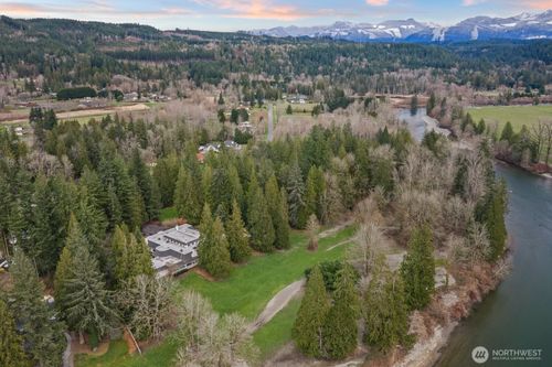 35525 Se 49th St, Fall City, WA, 98024-9702 | Card Image