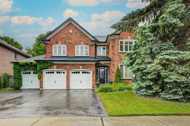 803 Exceller Cir, House other with 4 bedrooms, 3 bathrooms and 9 parking in Newmarket ON | Image 2