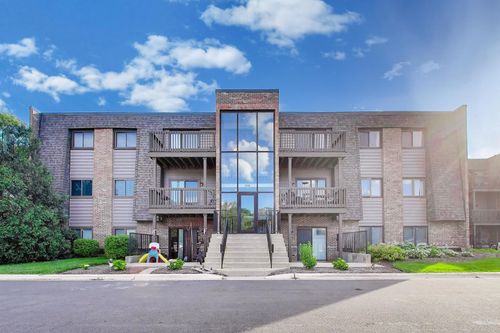 j12-1440 Stonebridge Cir, Wheaton, IL, 60189-7186 | Card Image