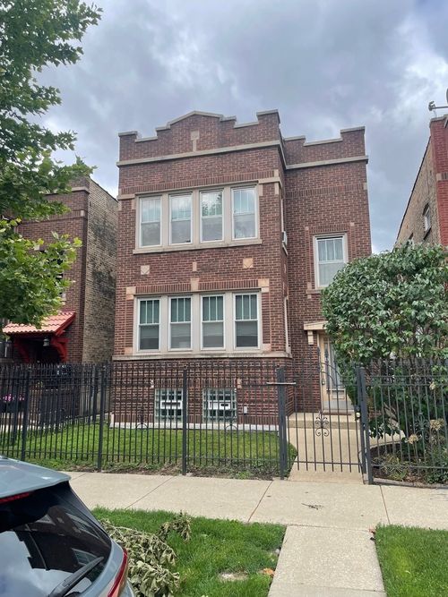 3622 N Whipple St, Chicago, IL, 60618-4520 | Card Image