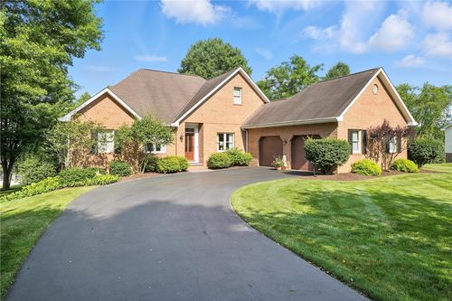 13 Kings Ln, Grove City, PA, 16127-6367 | Card Image