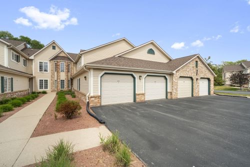 4511 S 124th St, New Berlin, WI, 53151-9601 | Card Image