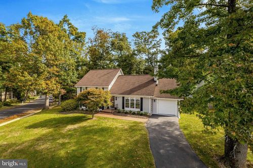 515 Woodland Ct Nw, VIENNA, VA, 22180-4135 | Card Image