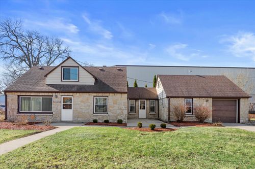 2001 W Bender Rd, GLENDALE, WI, 53209-3726 | Card Image