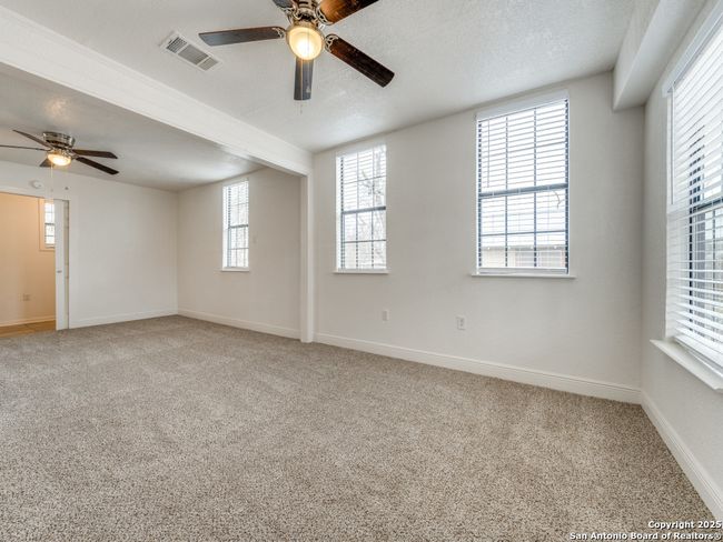 105 Galbreath Ave, House other with 3 bedrooms, 1 bathrooms and null parking in Devine TX | Image 4