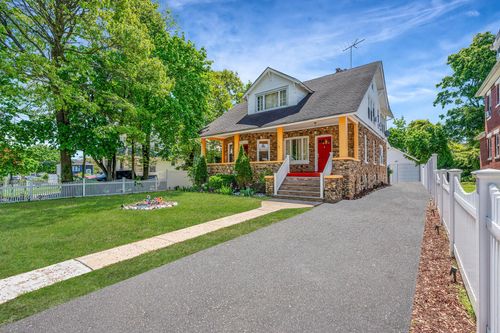 11 Whaley St, Freeport, NY, 11520-4920 | Card Image