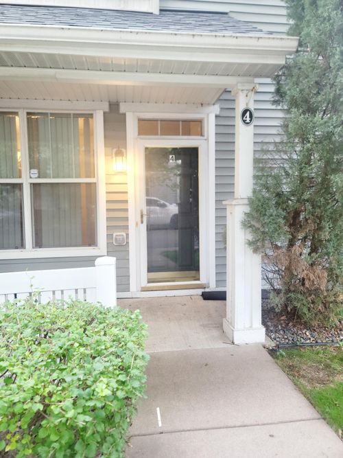 4-3049 Chamberlin St N, MAPLEWOOD, MN, 55109-5607 | Card Image