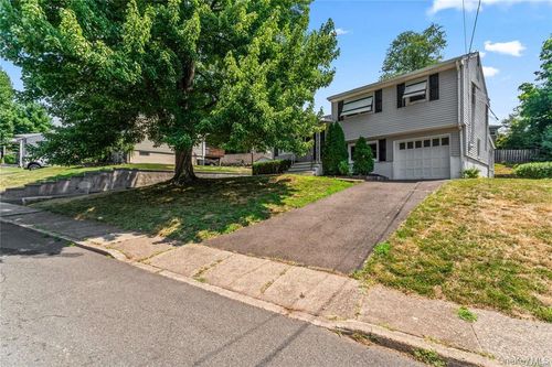 6 Valley View Ter, Suffern, NY, 10901-7618 | Card Image