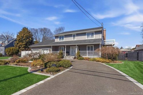 949 Union St, Bohemia, NY, 11716-2114 | Card Image