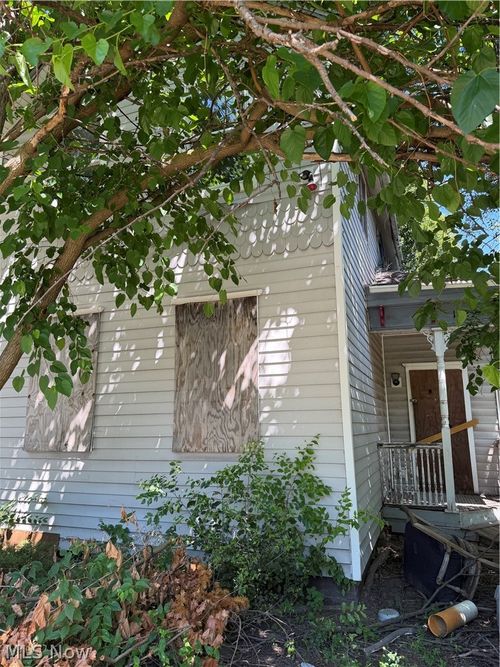 1929 W 57th St, Cleveland, OH, 44102-3212 | Card Image