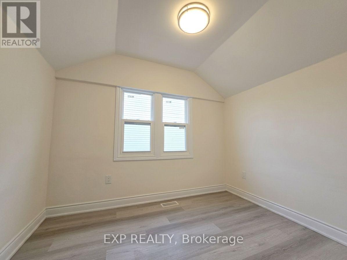 Residential Lease in St. Catharines (E. Chester) 2
