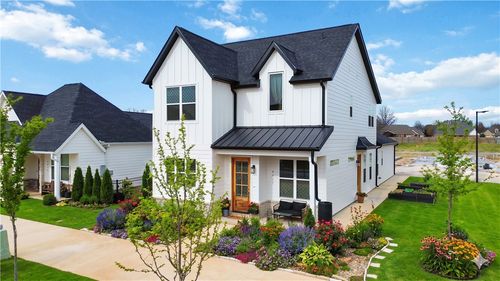 4017 W Sommerset St, Rogers, AR, 72758-7068 | Card Image