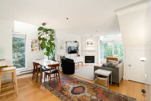916 W 14th Ave, Vancouver, BC, V5Z1R4 | Card Image