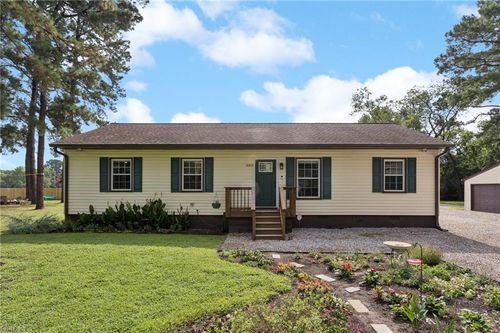 2063 Riley Ln, Hayes, VA, 23072-3825 | Card Image