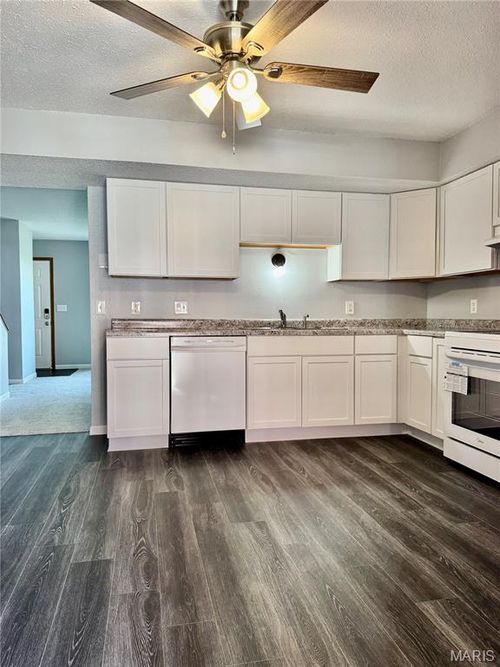 apt-b-344 Douglas Ave, Mascoutah, IL, 62258-2821 | Card Image