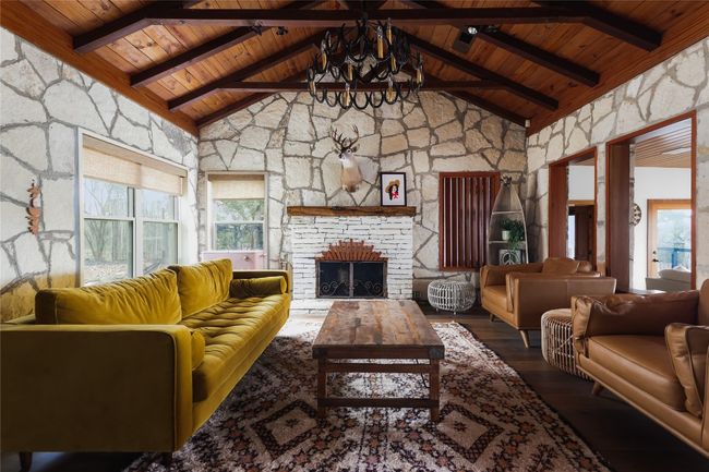 19745 Lakehurst Loop, House other with 2 bedrooms, 2 bathrooms and null parking in Spicewood TX | Image 7