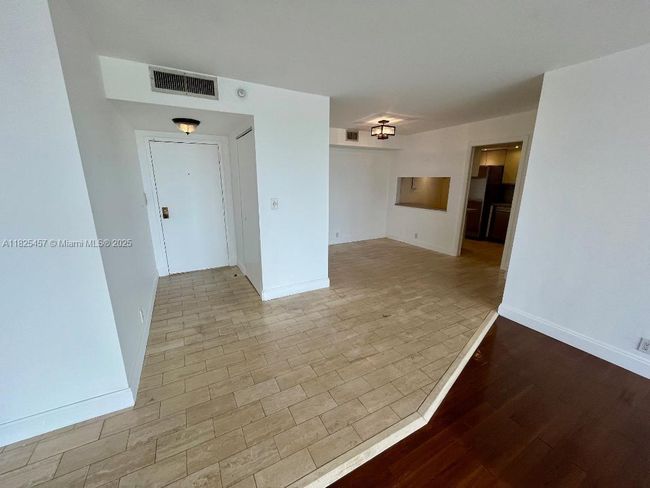 APT-1009 - 1000 Quayside Ter, Condo with 2 bedrooms, 2 bathrooms and null parking in Miami FL | Image 5