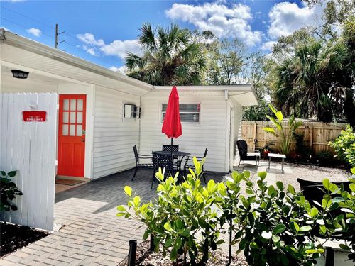 b-828 S Tuttle Ave, Sarasota, FL, 34237-7642 | Card Image