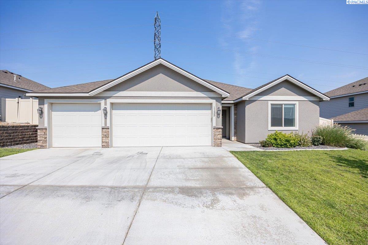 Aster St, Kennewick, WA 99338