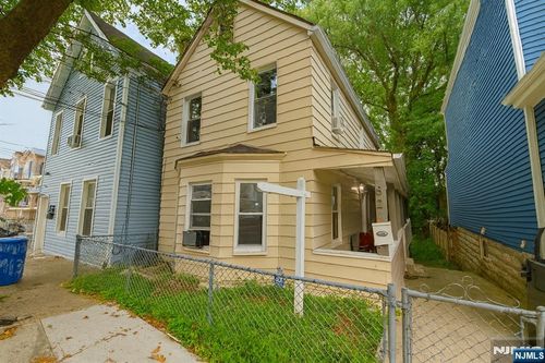 82 Palm St, Newark, NJ, 07106-1118 | Card Image