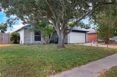 11825 Fontana Avenue, Home with 3 bedrooms, 2 bathrooms and null parking in Corpus Christi TX | Image 2