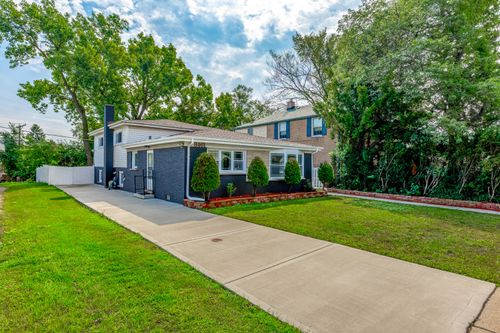 8461 Gross Point Rd, Skokie, IL, 60077-2049 | Card Image