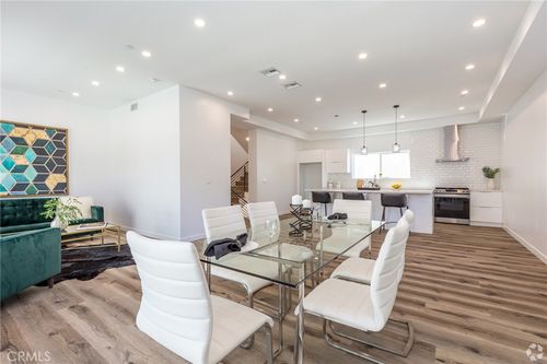 2-5655 Hazeltine Ave, Sherman Oaks, CA, 91401-4753 | Card Image