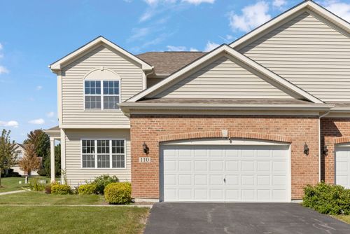 110 Easton Dr, Gilberts, IL, 60136-8013 | Card Image