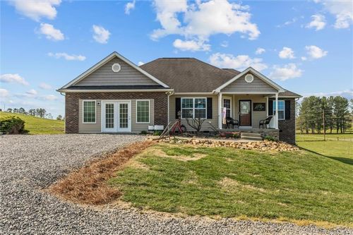 425 Airview Drive, Mount Airy, NC, 27030 | Card Image