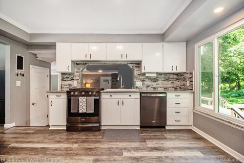 1049 Hillcrest Ave, Brighton, MI, 48116-1609 | Card Image