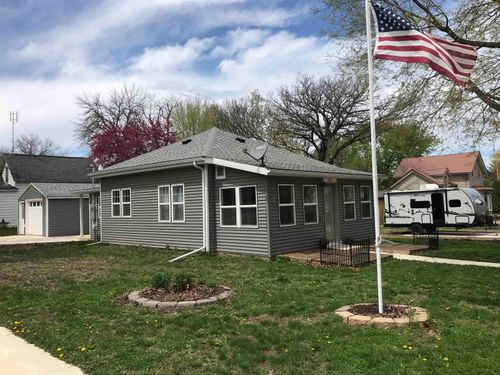 209 S Pine St, Riceville, IA, 50466-7558 | Card Image