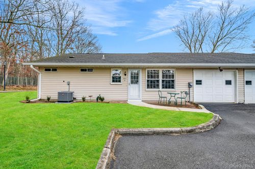 d-380 Woodbridge Dr, Ridge, NY, 11961-1384 | Card Image