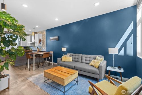 b-9211 15th Ave Sw, Seattle, WA, 98106-2805 | Card Image