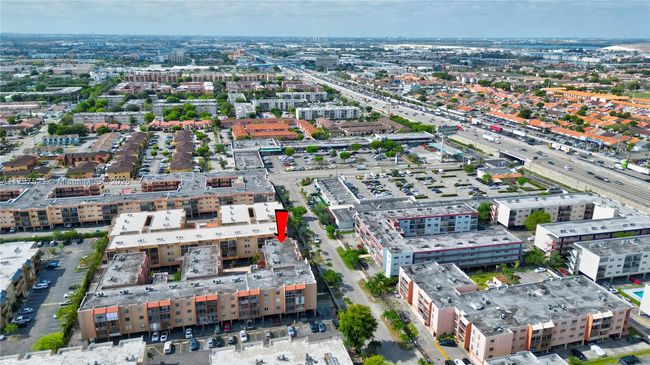APT-220 - 6095 W 19 Th Ave, Condo with 2 bedrooms, 2 bathrooms and null parking in Hialeah FL | Image 9