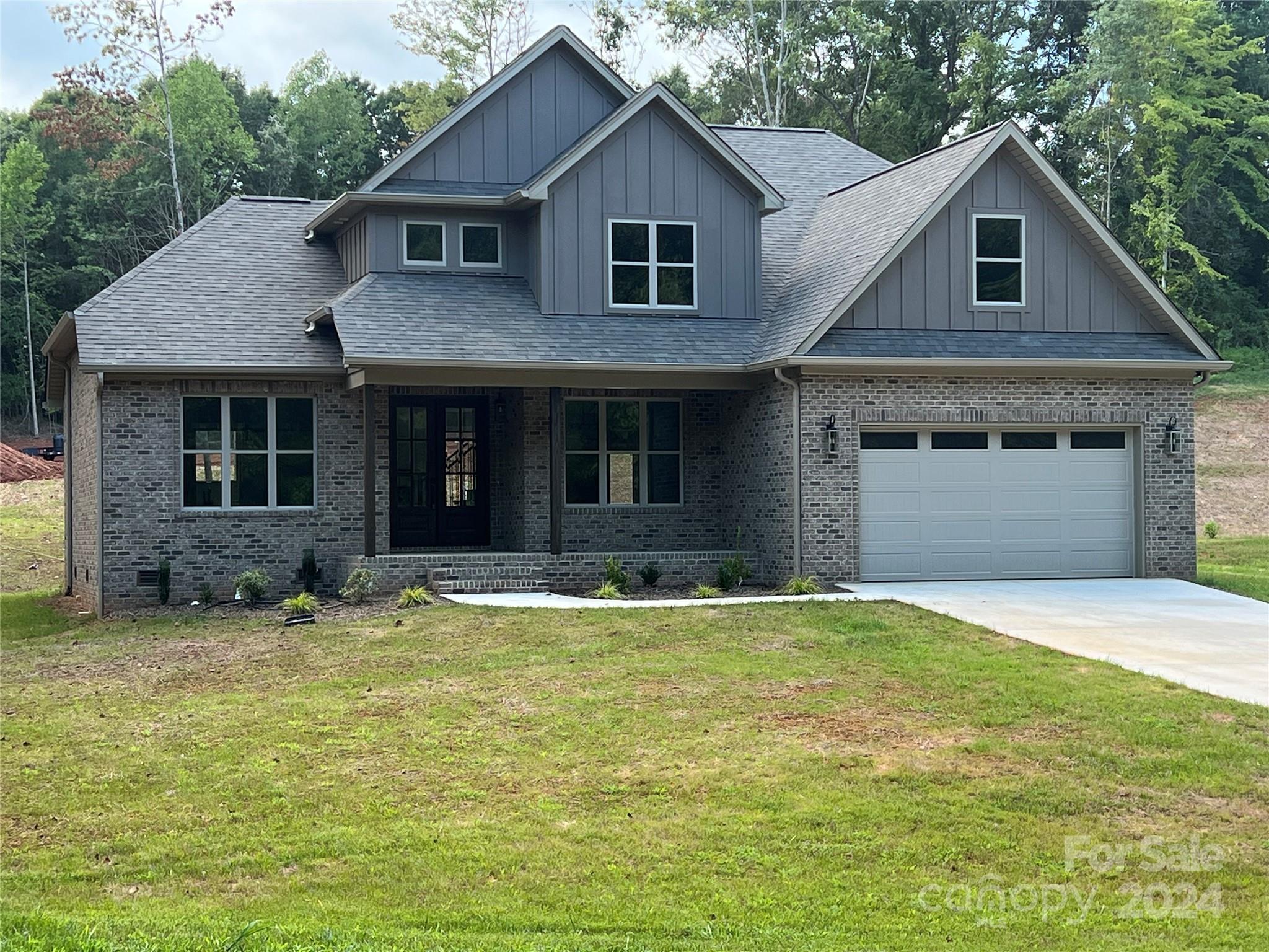 Mark Dr, Hickory, NC 28601
