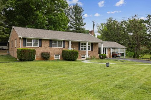 708 Woodside Ln, Waynesboro, VA, 22980-2133 | Card Image