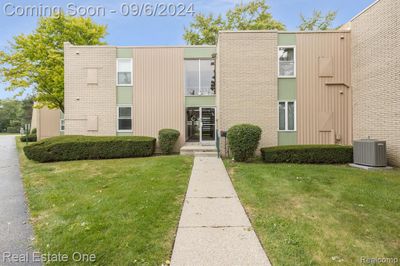 33359 Fargo Street, Condo with 1 bedrooms, 1 bathrooms and null parking in Livonia MI | Image 2