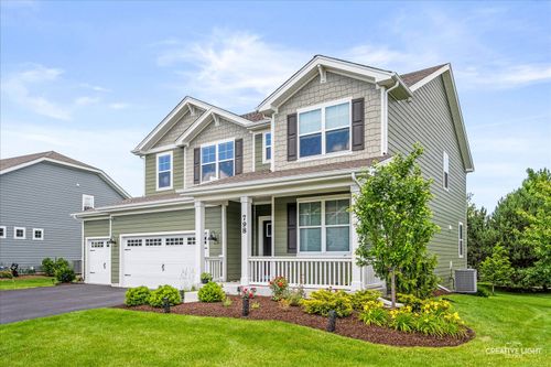 798 Richwood Ave, Elgin, IL, 60124-5718 | Card Image