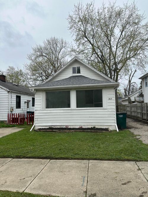 1317 Illinois Ave, Lansing, MI, 48906-4961 | Card Image